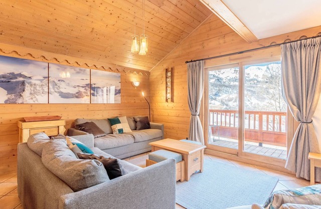 3-bedroom chalet with spa and pool, ski-in/ski-out