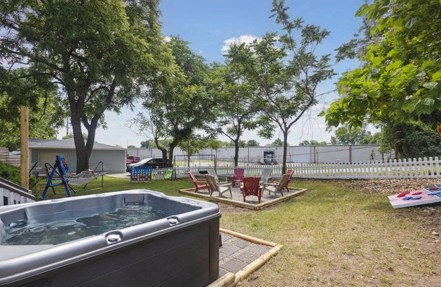 3 Beach Homes w/Hot Tubs | Sleeps 40+ | Walkable
