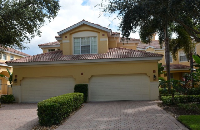 3 Bed 2 Bath Condo in desirable gated community of Grandezza On Golf Course