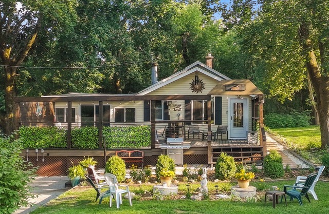 3-bed 2-bath fully remodeled house walking distance to Lake w/parking for Boat!