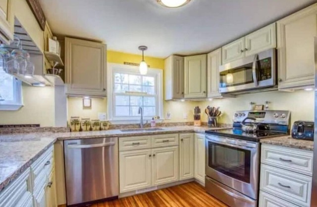 3 bed /2 bath lake Winnipesaukee Private Beach access