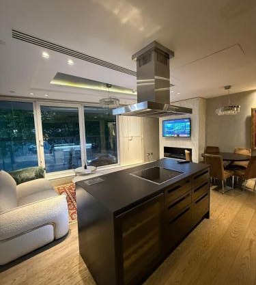 3 Bed 2 Bath Luxury Apartment in Kensington