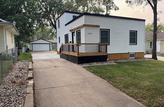 3 bed 2 bath modern style home! Walk to Avera and close to Downtown.