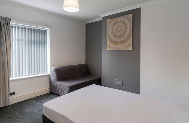 3 Bed-2 Bath-Sleeps 4-Free Parking