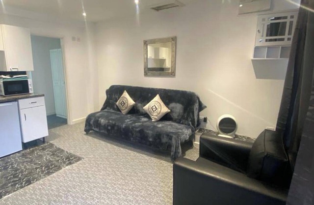 3 Bed Apartment - Sleeps 6 - Free Parking, Wifi