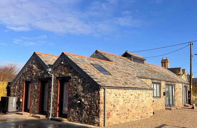 3 Bed Barn Conversion - 2 minutes to Mothecombe Beach. Dog & Children Friendly!