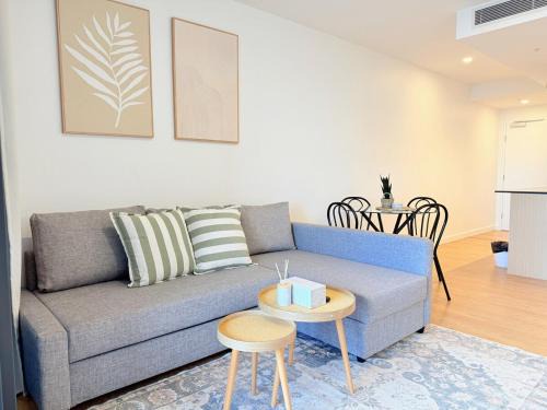 3-Bed City View Apt with Free Parking