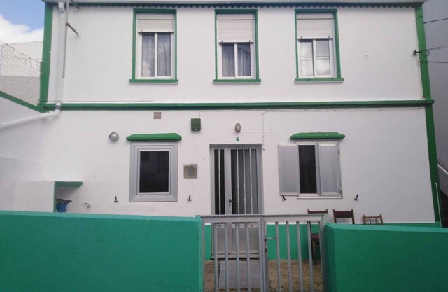 3 Bed House Sleeps 6 with Pet-Friendly Garden