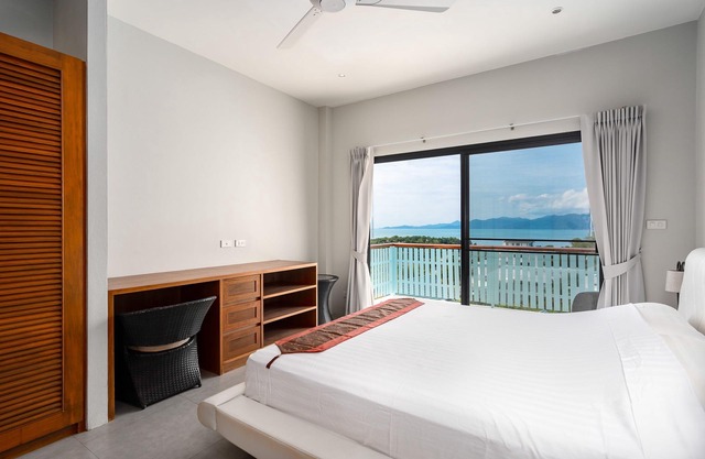 3 bed Seaview Villa 5 mins to beach (B2)