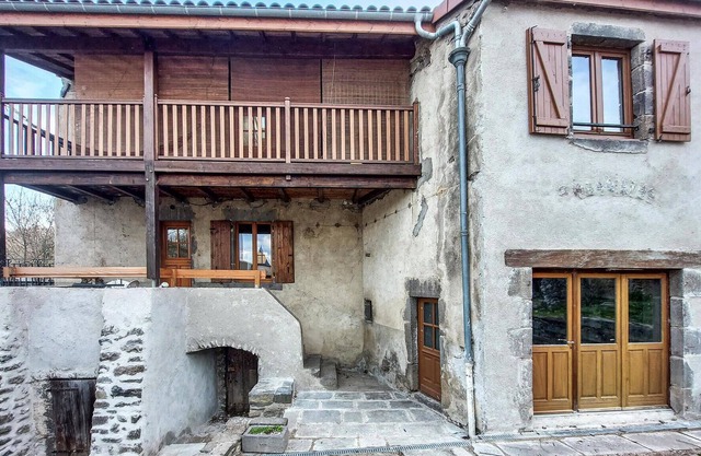 3 bedroom accommodation in Saint-Genès-Champanell