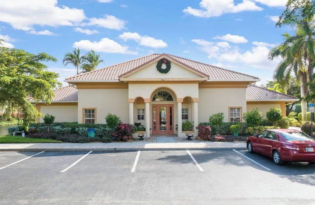 3-bedroom, 2-bath condo in Fort Myers close to the beaches