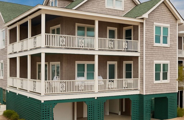 3 Bedroom-2 Bath-Sleeps 6-Midlevel Beach Retreat in Wrightsville Beach, NC