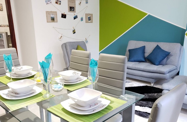 3 bedroom 3 bathroom 2 levels AWESOME LOCATION AND VERY SAFE BUILDING