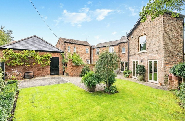 3 bedroom accommodation in Mount Vale, near York
