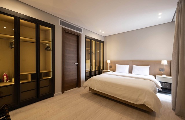 3-Bedroom Apart with Garden Views & Balcony SF