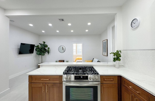 3-bedroom apartment in peaceful North Bergen with AC