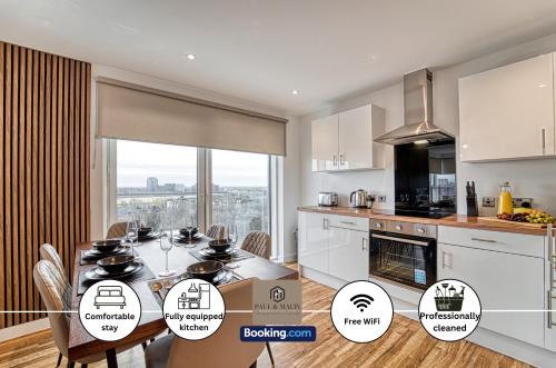 3 Bedroom Apartment By Paul & Malin Properties Short Lets & Serviced Accommodation Stretford With Free Parking & Gym Access