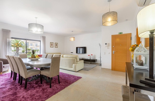 3 bedroom apartment in Porto de mós, Lagos close to the beach