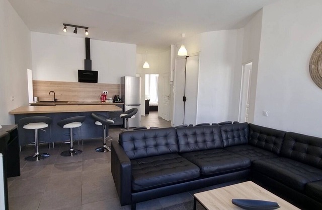 3 bedroom apartment with garage