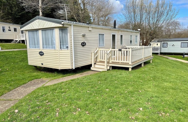 3 Bedroom Caravan, Shanklin, Sleeps 6, Dog Friendly