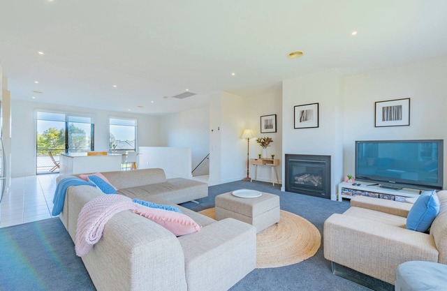 3 Bedroom Condo - Access to pool and tennis court - Torquay