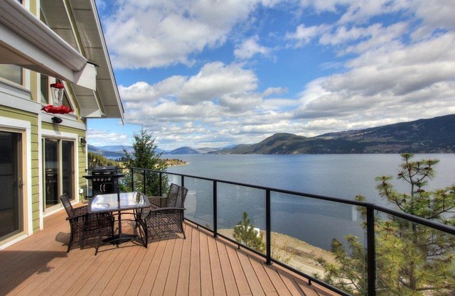 3 Bedroom Cottage at La Casa with Stunning Lake Okanagan Views!