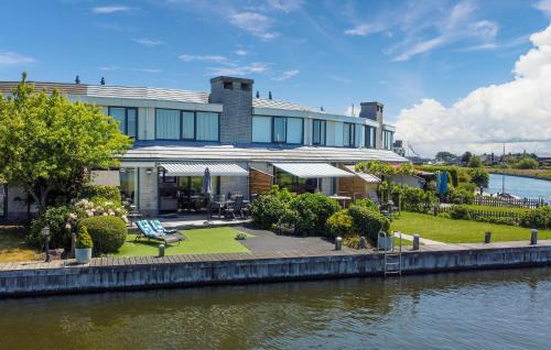 3 Bedroom Cozy Home In Lemmer