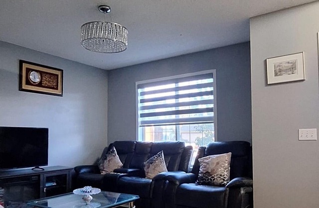 3-BEDROOM FAMILY HOME 2-floor Spacious & A/C, comfy stay 2Relaxing Living Rooms