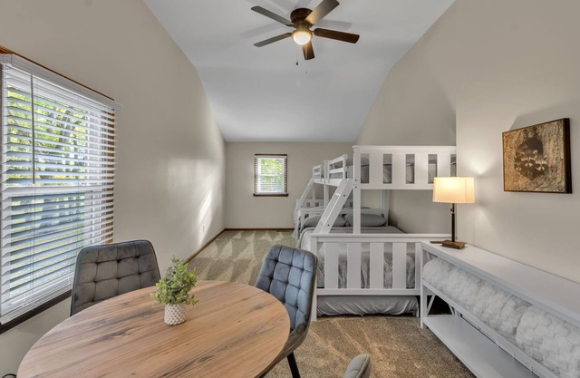 3 bedroom fully renovated house in Alden NY sleeps 10!