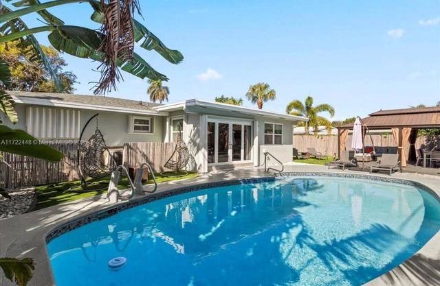 3 Bedroom Home! Poolside Escape Near Pompano Beach!