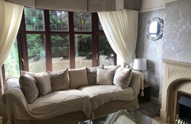 3 bedroom home with stunning views and hot tub