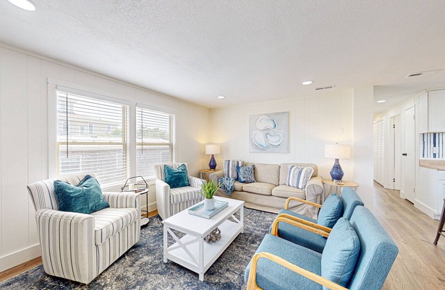 3 bedroom homes with Shared pool and short walk to the beach