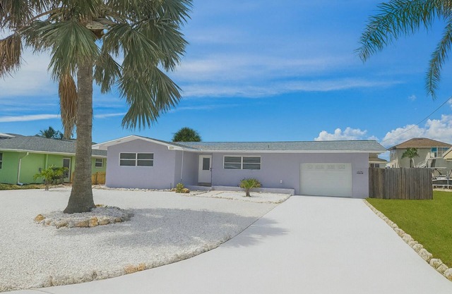 3-bedroom house in awesome Fort Myers Beach with AC