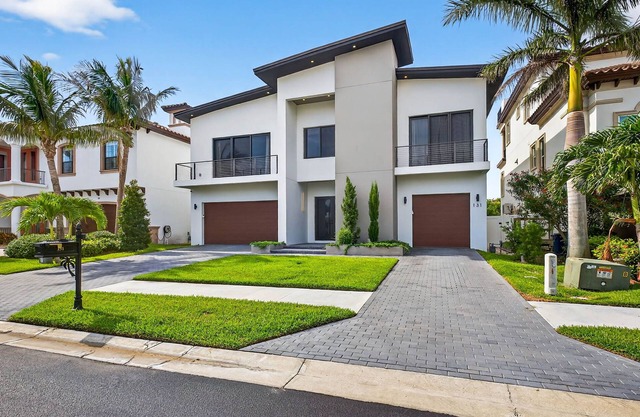 3-bedroom house in charming Redington Shores with Pool, AC, fitness room