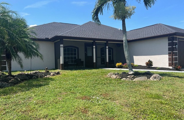 3-bedroom house in phenomenal Cape Coral with private yard and pool/spa