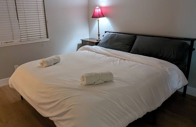 3-bedroom house in peaceful Simi Valley with AC