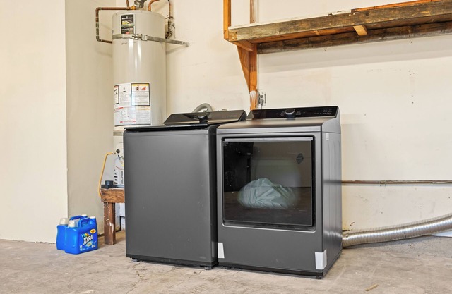 3-bedroom house in welcoming San Diego with AC