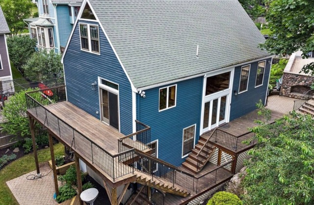 3 bedroom house near Salem, walk to beaches