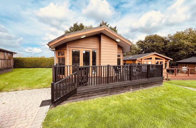 3 Bedroom Lodge SG2, Shanklin, Isle of Wight, Dog Friendly, Free Wifi