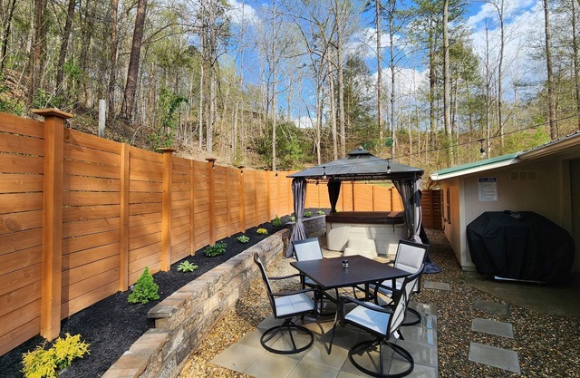 3-bedroom vacation home just 19 minutes from The Island at Pigeon Forge