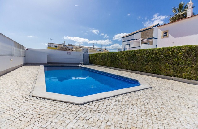 3 bedroom villa in condominium with swimming pool by AlgarveManta (12V3)