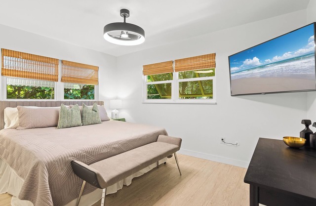 3-bedrooms-2 Full Baths, Private backyard, mnts to Central Beach & downtown