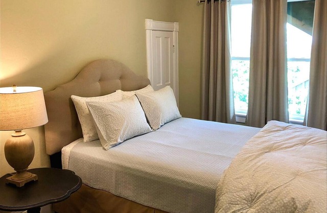 3 bedrooms include a king and two queen size beds, 2 bathrooms, and kitchenette.