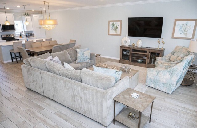 3 br, gulf view, beach club, pools, gym, hot tub