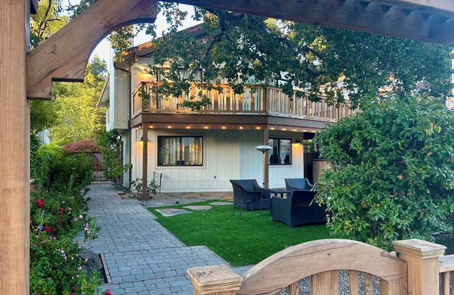 3 BR Home near Stanford Facebook Amazon walk to downtown Palo Alto