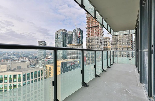 3 BR w/parking Downtown Toronto