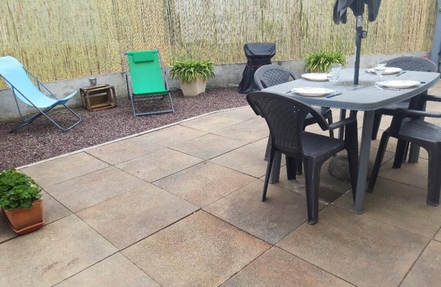 3 * house with quiet courtyard, beach, harbor and shops on foot