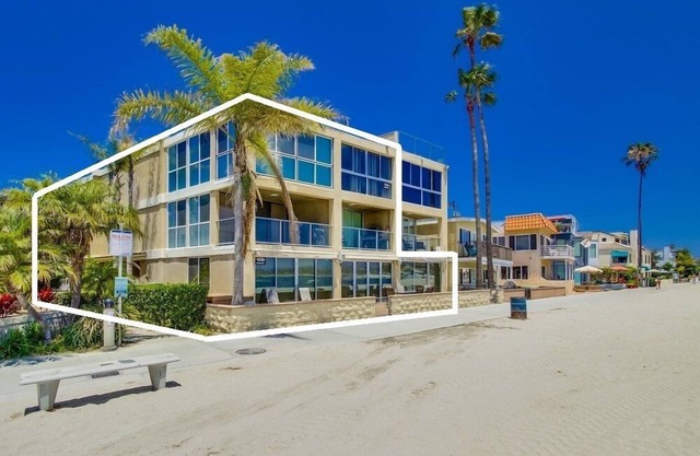 3 Levels of Water Front A/C 5 Outdoor Spaces