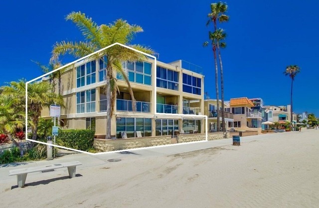 3 Levels of WaterFront + 2 Exclusive Patios + AC