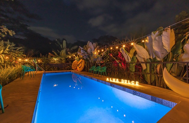 3 Magical Tropical Villas 2 Pools & Jacuzzi, Jaco Beach, up tp 35 guests
